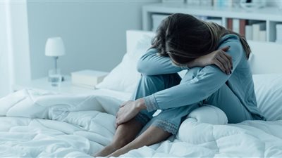 هل رغاوي البول تسبب مشاكل صحية لدى النساء؟.. حسام موافي يوضح
