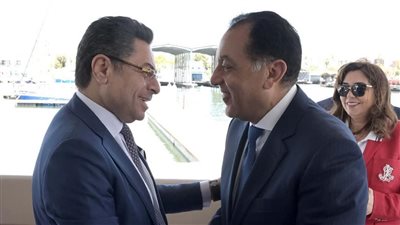 مستشار هيئة قناة السويس: إبعاد الإعلام عن الحكومة خطر على الشارع المصري