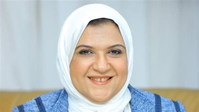 قسم الصحافة بإعلام بنات الأزهر يهنئ د. ولاء العقاد بتولي عمادة الكلية