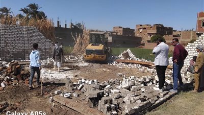 « قنا » نقادة تواصل حملات الإزالة وتحسين الخدمات ضمن الموجة 25