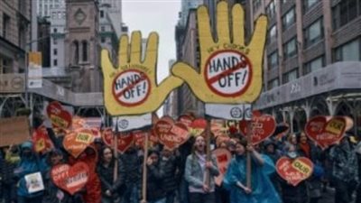 تحت شعار «مقاومة الاستبداد والاستيلاء الحكومي».. 400 مظاهرة ضد سياسات ترامب