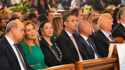 وزيرة البيئة تشارك في احتفالات عيد القيامة المجيد بالكاتدرائية المرقسية بالعباسية