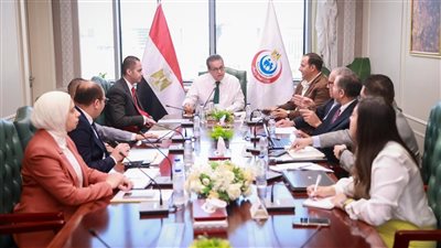 وزير الصحة يبحث آليات تطوير وحوكمة منظومة العلاج على نفقة الدولة