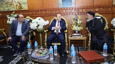 محافظ كفر الشيخ يشارك الاهالى فرحتهم بعيد القيامة المجيد من كنيسة الشهيد العظيم مارجرجس بدسوق