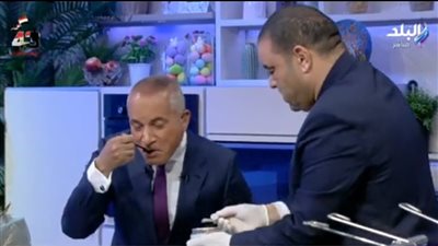 أحمد موسى بيأكل فسيخ على الهواء: 