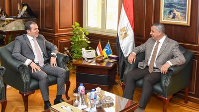 محافظ الإسكندرية و رئيس هيئة الإسعاف المصرية يبحثان سبل تطوير المنظومة الإسعافية