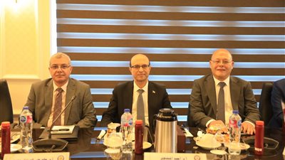 رئيس جامعة أسيوط يبحث مستقبل التعليم الجامعي خلال اجتماع المجلس الأعلى بالغردقة