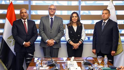 بنظام حق الانتفاع.. وزيرة التنمية المحلية ومحافظ القليوبية يشهدان توقيع عقد لتأجير مشروع الـ 30 مليون بيضة بالخانكة