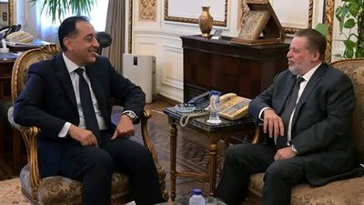 رئيس الوزراء ومحافظ البنك المركزي يتناولان استراتيجيات تعزيز الاقتصاد المصري وتقليص التضخم