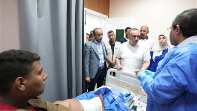 محافظ أسيوط يتدخل لإنقاذ حالة إنسانية ويأمر بعلاج مريض داء الفيل بالمبرة