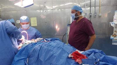 فريق طبي بدمياط العام يُنقذ شابًا من شلل رباعي بجراحة نادرة ومعقدة