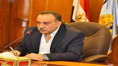 محافظ أسيوط يشارك فرحة تخرج 15 فتاة من الأمل للصم ويشيد بجهود الدمج المجتمعي