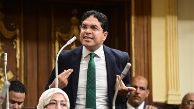 أنا مش جاي أُبوّظ الاجتماع مشادة تحت قبة البرلمان قبل بدء المناقشات