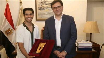 النجم العالمي مينا مسعود ممثلًا للثقافة والفنون المصرية في الخارج 