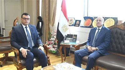  وزير الإسكان يتابع مشروعات مبادرة 