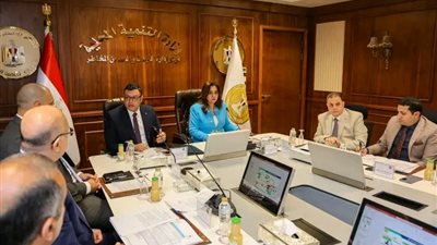 تنفيذًا لتكليفات رئيس الوزراء.. اجتماع حكومي لتبسيط إجراءات تراخيص المحال العامة