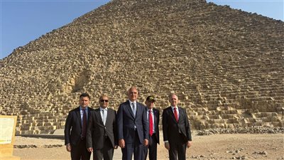 وزير الثقافة والسياحة التركي يزور منطقة أهرامات الجيزة … ويشيد بتاريخ المنطقة وعراقة الحضارة المصرية القديمة