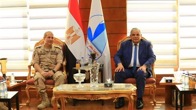 رئيس جامعة كفر الشيخ يستقبل رئيس منطقة تجنيد وتعبئة المنصورة