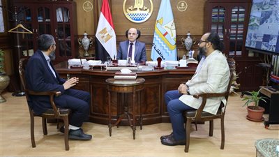 محافظ كفرالشيخ يناقش جهود حماية السواحل 