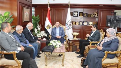 محافظ بني سويف يبحث مع وفد معهد التخطيط القومي إعداد دراسة الجدوى للمنطقة المتكاملة للتصنيع الزراعي