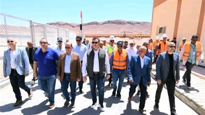وزير الإسكان يطلق التيار الكهربائي في محطة محولات سانت كاترين ويبدأ تطوير موقع 