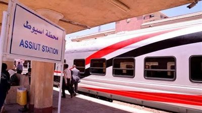 النقل: اتخاذ الإجراءات القانونية بحق شخص قام بإتلاف الممتلكات العامة بأحد القطارات الجديدة