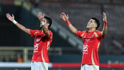 الأهلي يتفوق على المصري 2-1 في الشوط الأول