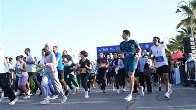 وزير الشباب والرياضة يشارك في النسخة الخامسة من نصف ماراثون مدينتي