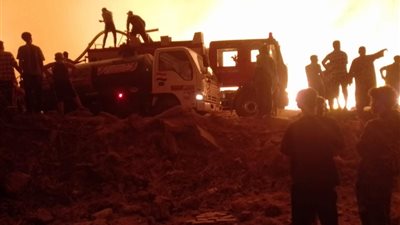 محافظ الغربية يتابع من مركز السيطرة جهود التعامل مع حريق بشونة كتان | صور 