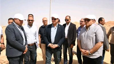 وزير الإسكان يتابع مشروعات الساحل الشمالي الغربي ويتفقد أعمال البنية التحتية برأس الحكمة