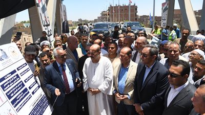 محافظ قنا ورئيس الجهاز المركزي للتعمير يفتتحان كوبري فرشوط العلوي