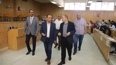 بدء امتحانات الفصل الدراسي الثانى بكلية الحقوق بجامعة جنوب الوادي