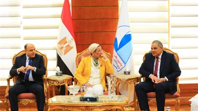 رئيس جامعة كفر الشيخ يستقبل وزيرة البيئة علي هامش إنعقاد مؤتمر الابتكار من أجل مستقبل أخضر