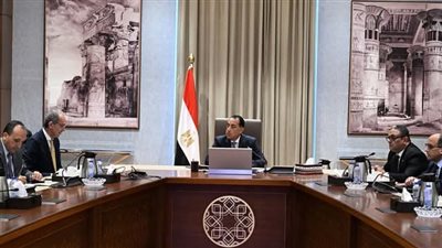 مدبولي يُتابع جهود الحكومة لتحويل السيارات للعمل بالغاز الطبيعي