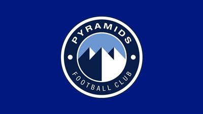 بيراميدز يطلب حكامًا أجانب لمواجهة الزمالك.. ضغوط الأهلي تشعل أزمة التحكيم في الدوري المصري
