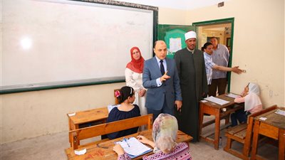محافظ كفرالشيخ يطمئن على امتحانات الشهادة الابتدائية الأزهرية