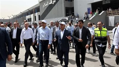 رئيس الوزراء يتفقد موقف السلام النموذجي الجديد لمتابعة حركته الميدانية 