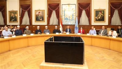 محافظ القاهرة يكرم أوائل الفائزين في المسابقة الدينية على مستوى المدارس