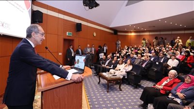 وزير الاتصالات: بناء القدرات الرقمية لأكثر من 30 ألف سيدة مصرية عبر مبادرة 