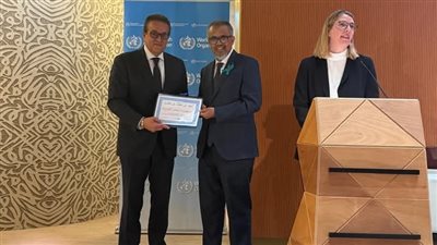 الدكتور خالد عبدالغفار يتسلم شهادة  قضاء مصر على انتقال جميع طفليات الملاريا البشرية
