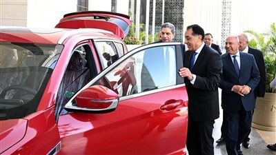 رئيس الوزراء يبحث مع “جيتور” والقصراوي خطة توطين سيارات بالسوق المصري
