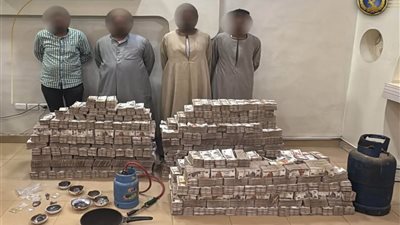 بحوزتهم مضبوطات بـ 77 مليون جنيه.. القبض علي 4 أشخاص لاتهامهم بالتنقيب عن خام الذهب بأسوان