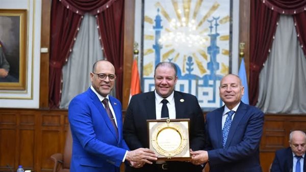 خلف الحدث