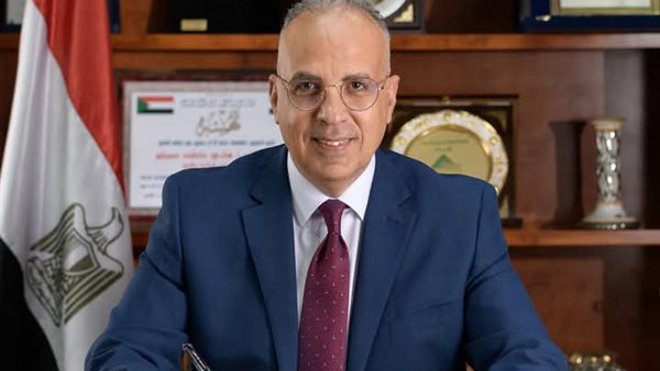 خلف الحدث