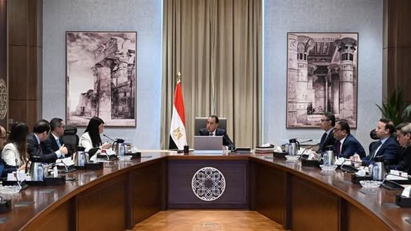 خلف الحدث