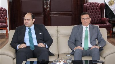 وزير الزراعة يبحث مع حماية المنافسة واتحاد الدواجن آليات دعم الصناعة وضبط السوق