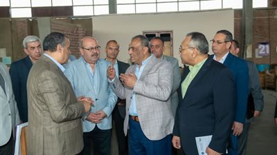 وزير الدولة للإنتاج الحربي يتفقد خطوط الإنتاج ومراحل التصنيع بشركة حلوان للصناعات غير الحديدية