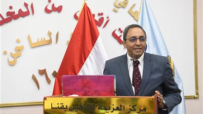 محافظ قنا يتفقد مركز 