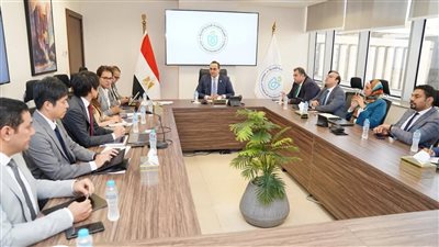 رئيس هيئة الرعاية الصحية يتابع مع ممثلي 