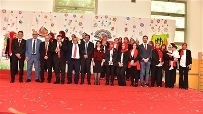 نائب بالبرلمان الإيطالي يشيد بطلاب مدرسة نجيب محفوظ في ميلانو ويدعو المصريين للفخر ببلدهم